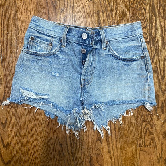 Levi’s women’s blue denim shorts, size 24 - Picture 1 of 2